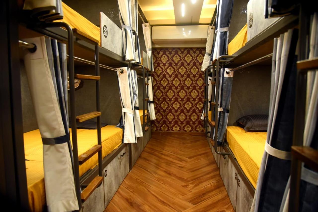 Charyana Hotel Ac Dormitory Ahmedabad Exterior photo