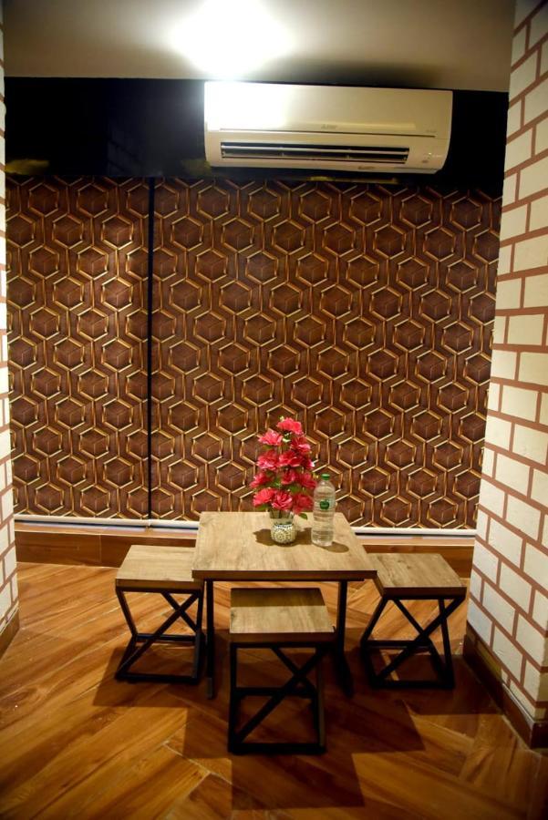 Charyana Hotel Ac Dormitory Ahmedabad Exterior photo
